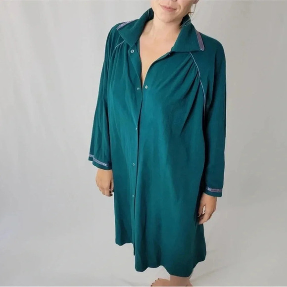Vintage Vanity Fair Robe - Picture 9 of 10